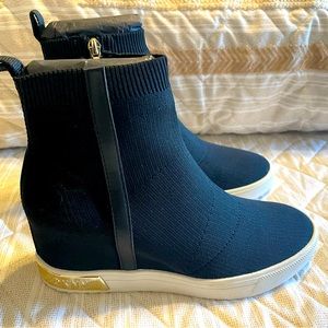 DKNY ankle boots size 8 womens